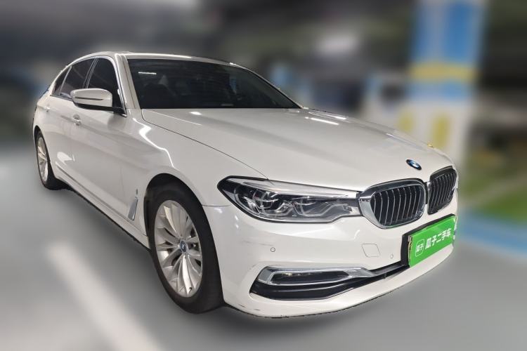 Used BMW 5 Series New Energy 2019 530Le Luxury Package Front Right 45 Deg