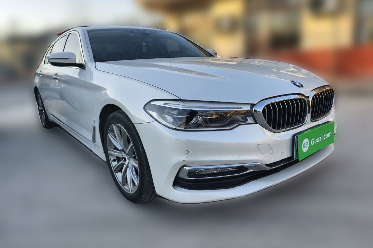 Used BMW 5 Series New Energy 2019 530Le Luxury Package Front Right 45 Deg