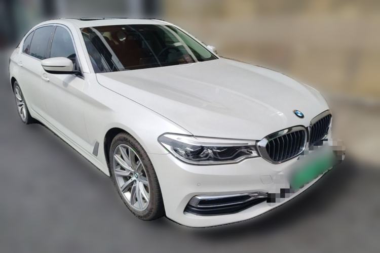 Used BMW 5 Series New Energy 2019 530Le Luxury Package Front Right 45 Deg