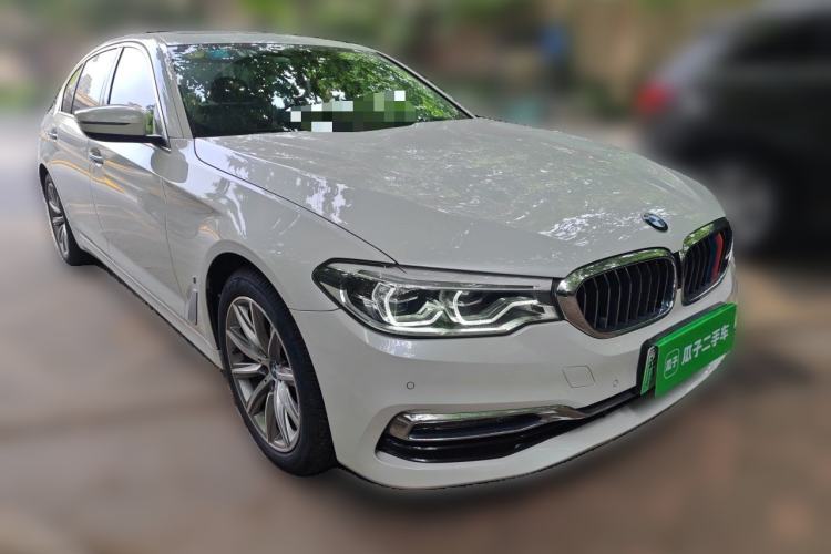 Used BMW 5 Series New Energy 2019 530Le Luxury Package Front Right 45 Deg
