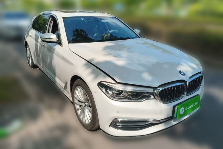 Used BMW 5 Series New Energy 2019 530Le Luxury Package Front Right 45 Deg