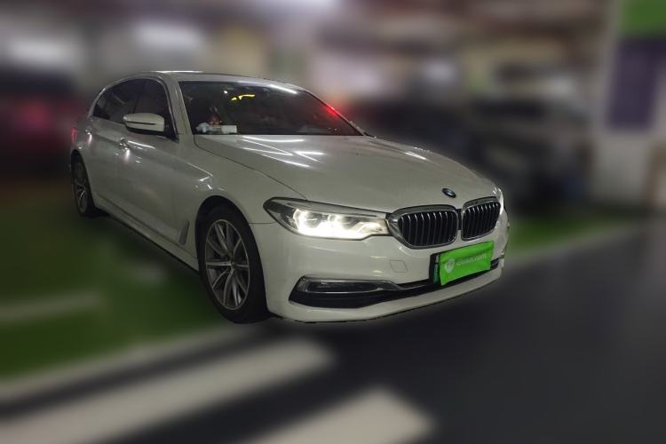 Used BMW 5 Series New Energy 2019 530Le Luxury Package Front Right 45 Deg