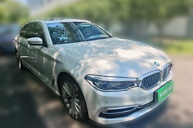 Used BMW 5 Series New Energy 2019 530Le Luxury Package Front Right 45 Deg
