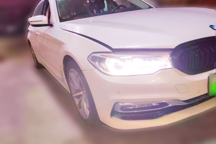 Used BMW 5 Series New Energy 2019 530Le Luxury Package Front Right 45 Deg
