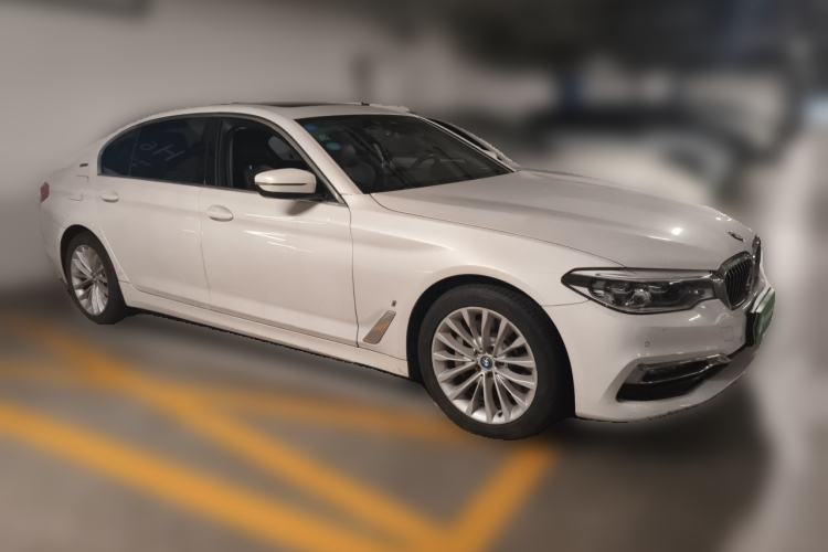 Used BMW 5 Series New Energy 2019 530Le Luxury Package Front Right 45 Deg