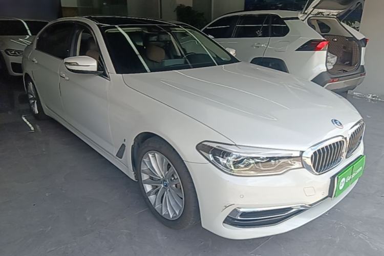Used BMW 5 Series New Energy 2019 530Le Luxury Package Front Right 45 Deg