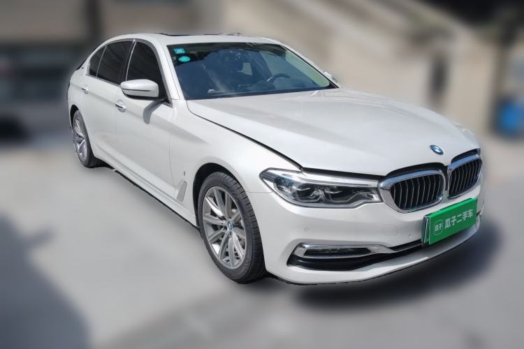 Used BMW 5 Series New Energy 2019 530Le Luxury Package Front Right 45 Deg