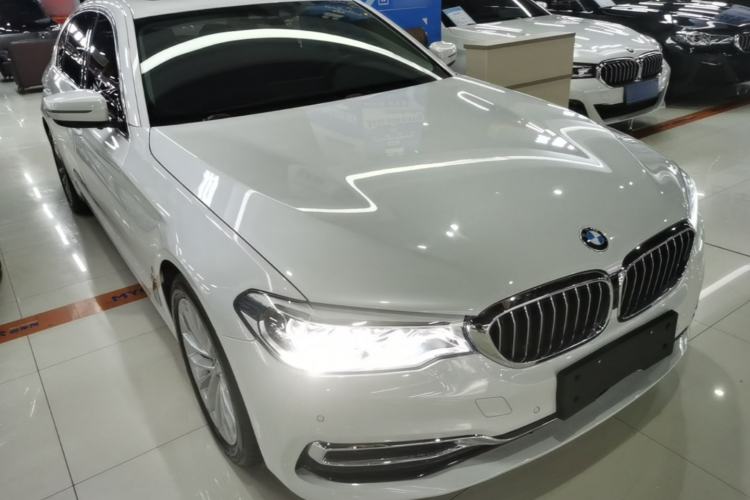 Used BMW 5 Series New Energy 2019 Updated 530Le Pioneer Edition Front Right 45 Deg