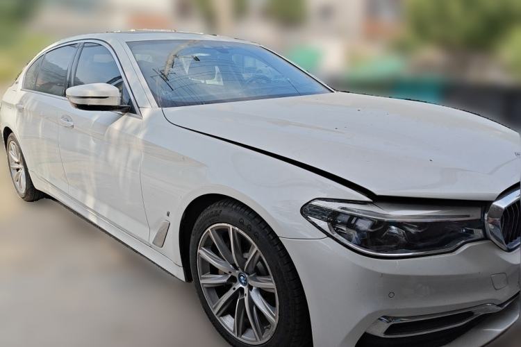 Used BMW 5 Series New Energy 2019 530Le Luxury Package Front Right 45 Deg