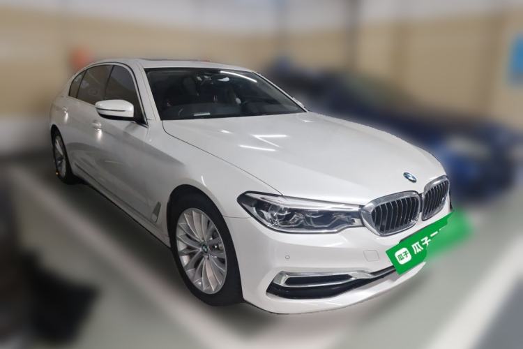 Used BMW 5 Series New Energy 2019 Updated Version 530Le Luxury Package Front Right 45 Deg