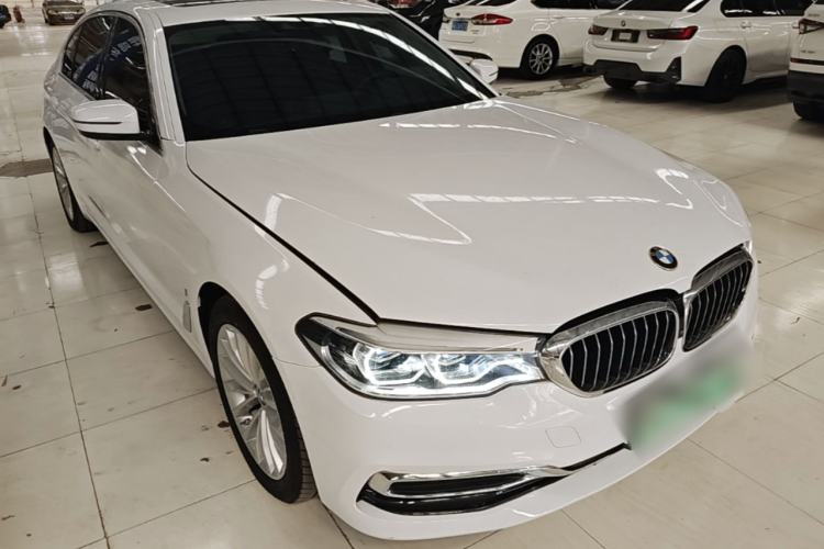 Used BMW 5 Series New Energy 2019 Updated Version 530Le Luxury Package Front Right 45 Deg