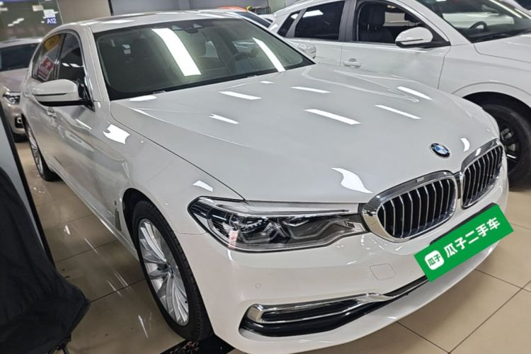 Used BMW 5 Series New Energy 2019 530Le Luxury Package Front Right 45 Deg