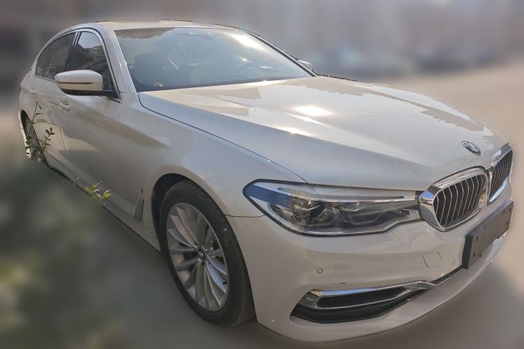 Used BMW 5 Series New Energy 2019 530Le Luxury Package Front Right 45 Deg