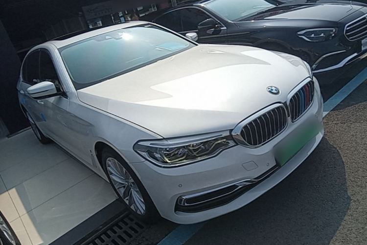 Used BMW 5 Series New Energy 2019 Updated Version 530Le Luxury Package Front Right 45 Deg