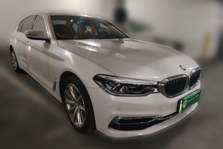 Used BMW 5 Series New Energy 2019 530Le Luxury Package Front Right 45 Deg