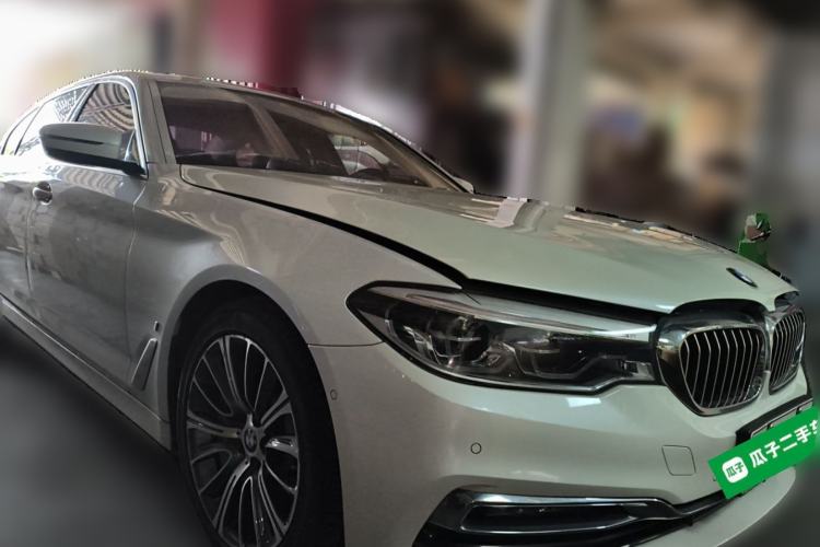 Used BMW 5 Series New Energy 2019 530Le Luxury Package Front Right 45 Deg