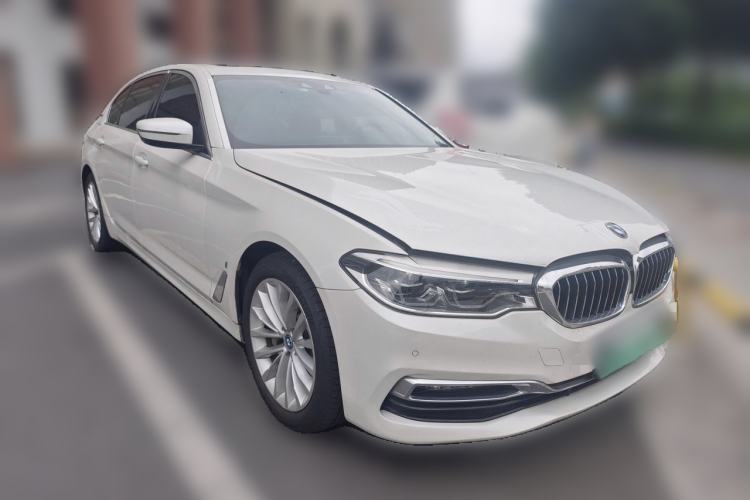 Used BMW 5 Series New Energy 2019 530Le Luxury Package Front Right 45 Deg