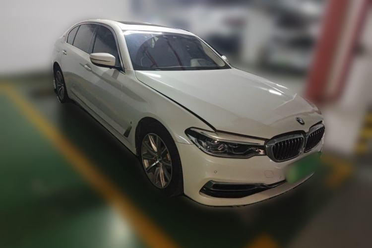 Used BMW 5 Series New Energy 2019 530Le Luxury Package Front Right 45 Deg