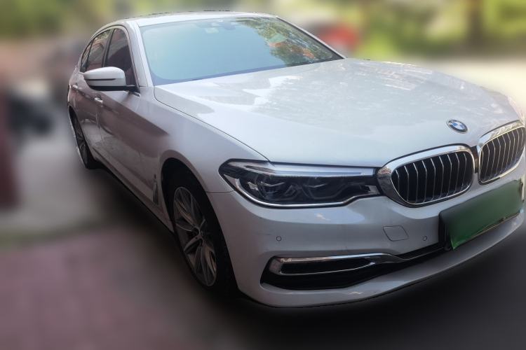 Used BMW 5 Series New Energy 2019 530Le Luxury Package Front Right 45 Deg
