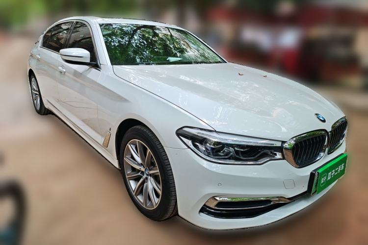 Used BMW 5 Series New Energy 2019 530Le Luxury Package Front Right 45 Deg