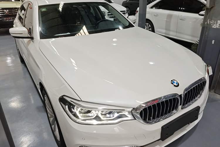 Used BMW 5 Series New Energy 2019 Updated Version 530Le Luxury Package Front Right 45 Deg