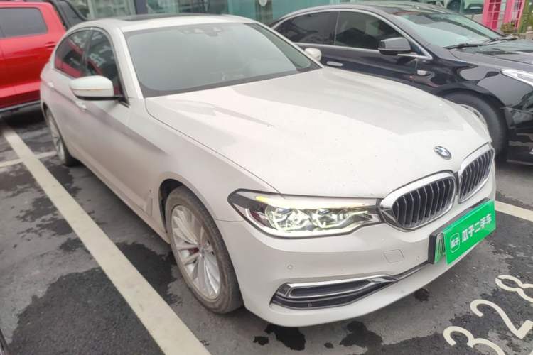 Used BMW 5 Series New Energy 2019 Updated Version 530Le Luxury Package Front Right 45 Deg