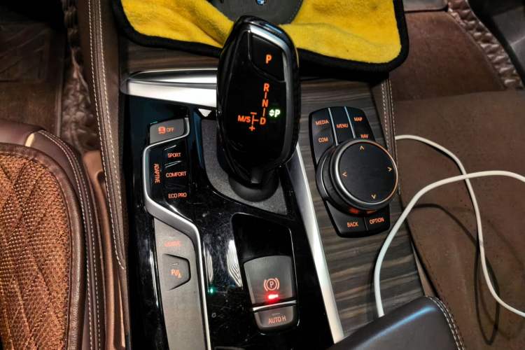 Used BMW 5 Series New Energy 2019 Updated Version 530Le Luxury Package Gear Lever