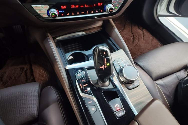 Used BMW 5 Series New Energy 2019 530Le Luxury Package Gear Lever