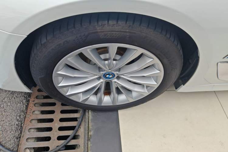 Used BMW 5 Series New Energy 2019 Updated Version 530Le Luxury Package Left Front Wheel Hub