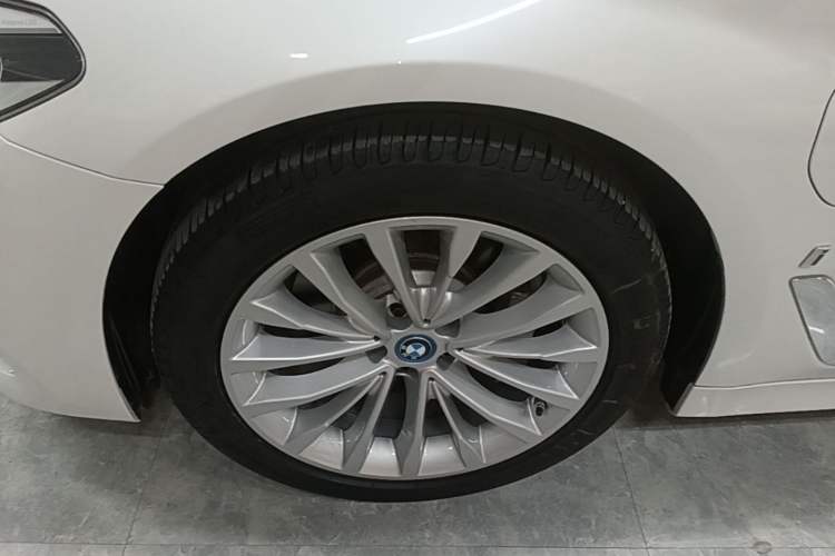 Used BMW 5 Series New Energy 2019 Updated 530Le Pioneer Edition Left Front Wheel Hub