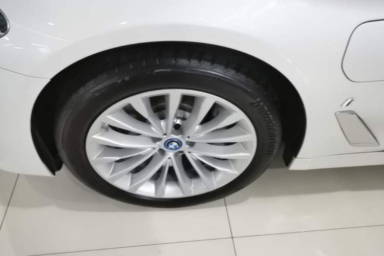 Used BMW 5 Series New Energy 2019 Updated 530Le Pioneer Edition Left Front Wheel Hub