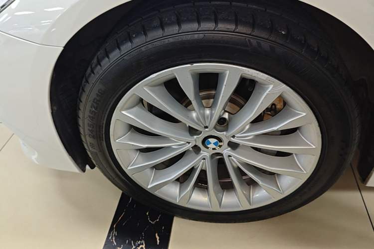 Used BMW 5 Series New Energy 2019 530Le Luxury Package Left Front Wheel Hub