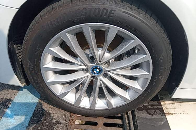 Used BMW 5 Series New Energy 2019 Updated Version 530Le Luxury Package Left Front Wheel Hub