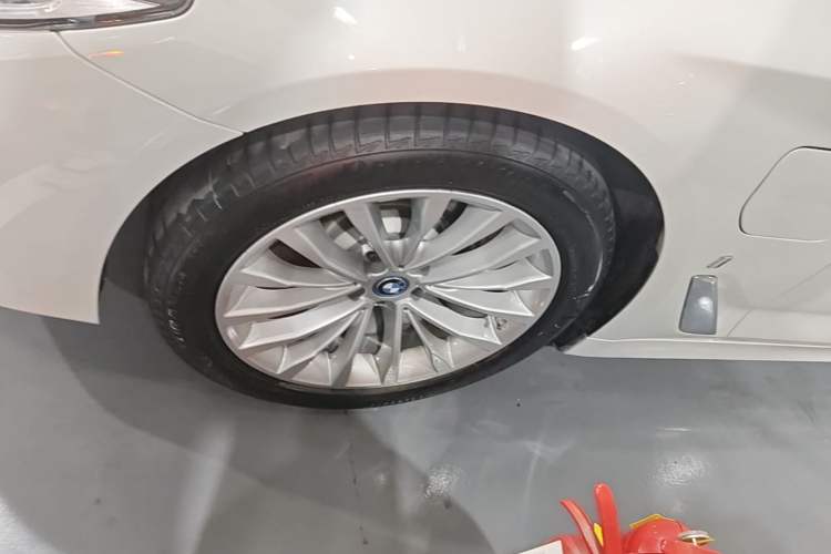 Used BMW 5 Series New Energy 2019 Updated Version 530Le Luxury Package Left Front Wheel Hub