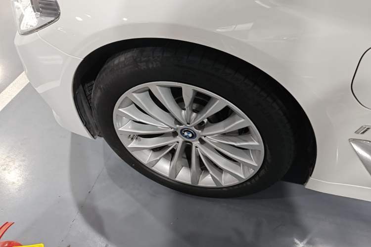 Used BMW 5 Series New Energy 2019 Updated Version 530Le Luxury Package Left Front Wheel Hub