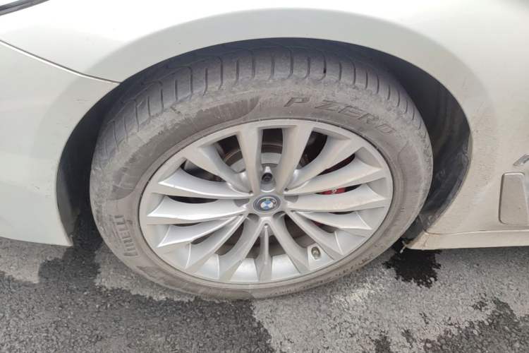 Used BMW 5 Series New Energy 2019 Updated Version 530Le Luxury Package Left Front Wheel Hub