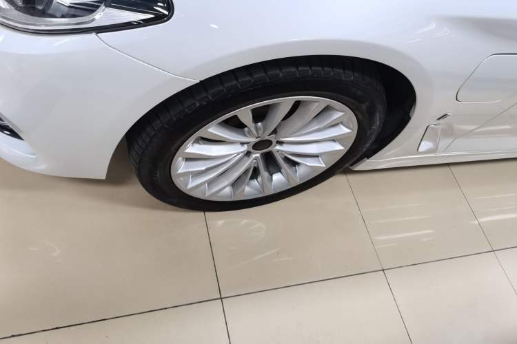 Used BMW 5 Series New Energy 2019 Updated Version 530Le Luxury Package Left Front Wheel Hub