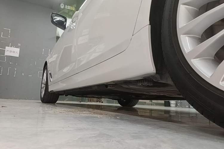 Used BMW 5 Series New Energy 2019 Updated 530Le Pioneer Edition Left Side Sill
