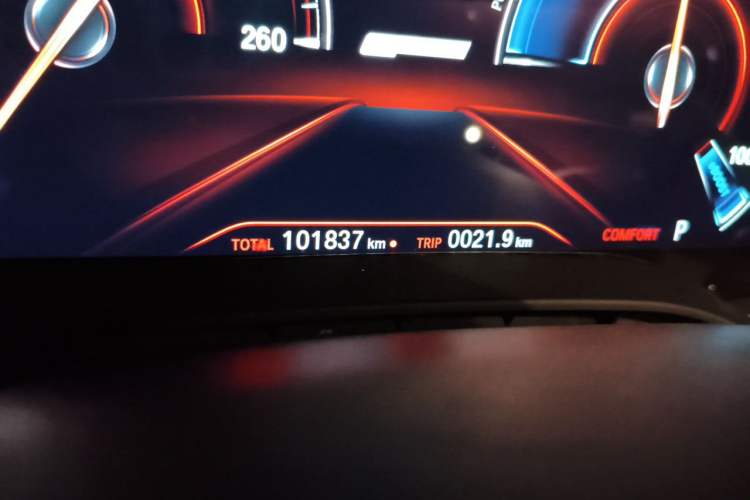 Used BMW 5 Series New Energy 2019 Updated Version 530Le Luxury Package Odometer Close Up