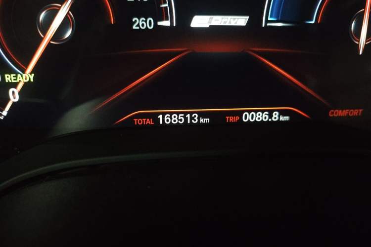 Used BMW 5 Series New Energy 2019 530Le Luxury Package Odometer Close Up