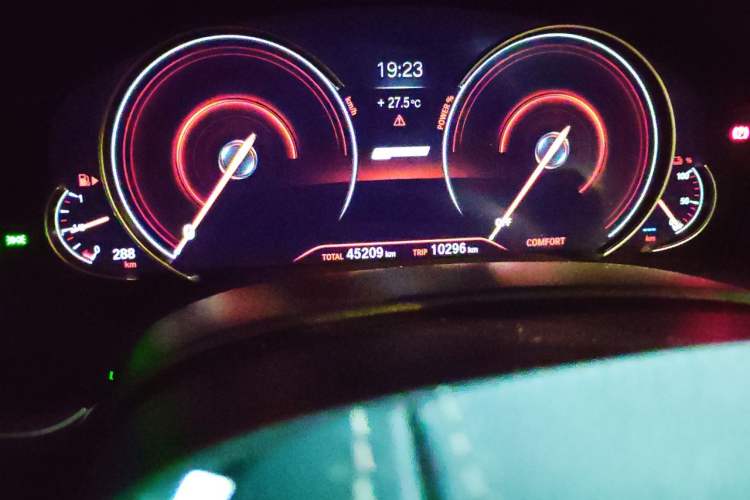 Used BMW 5 Series New Energy 2019 530Le Luxury Package Odometer Close Up