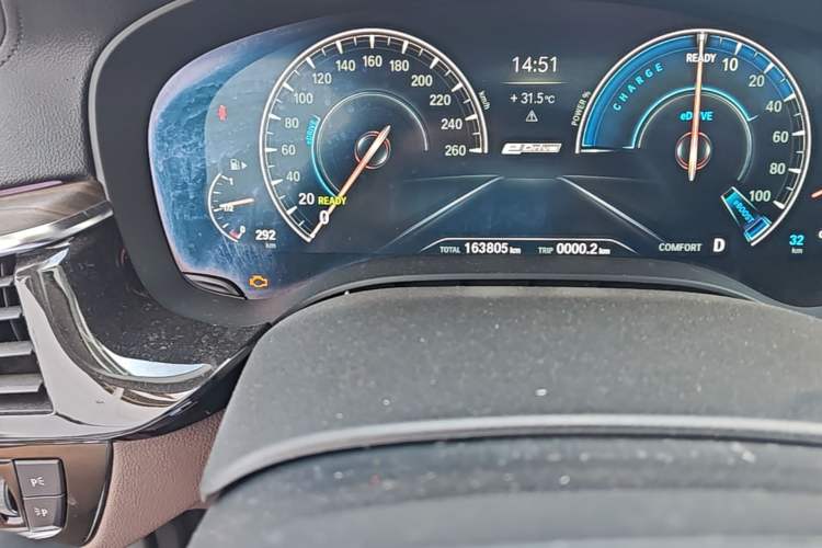 Used BMW 5 Series New Energy 2019 530Le Luxury Package Odometer Close Up