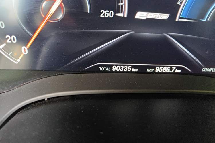 Used BMW 5 Series New Energy 2019 530Le Luxury Package Odometer Close Up