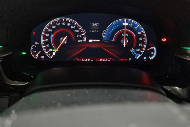 Used BMW 5 Series New Energy 2019 530Le Luxury Package Odometer Close Up