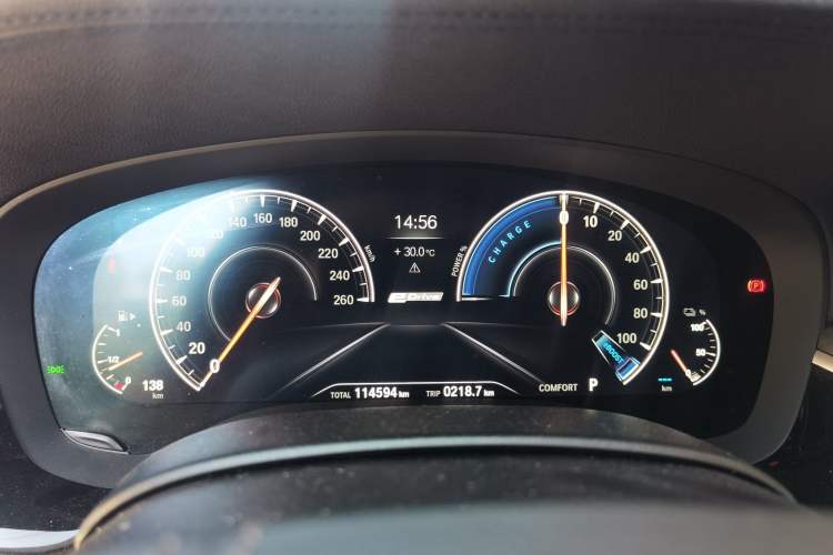 Used BMW 5 Series New Energy 2019 530Le Luxury Package Odometer Close Up