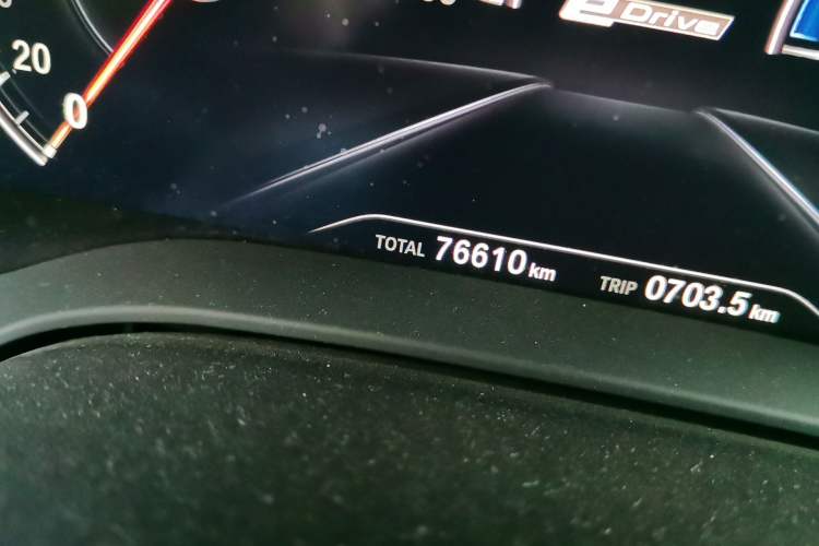 Used BMW 5 Series New Energy 2019 530Le Luxury Package Odometer Close Up