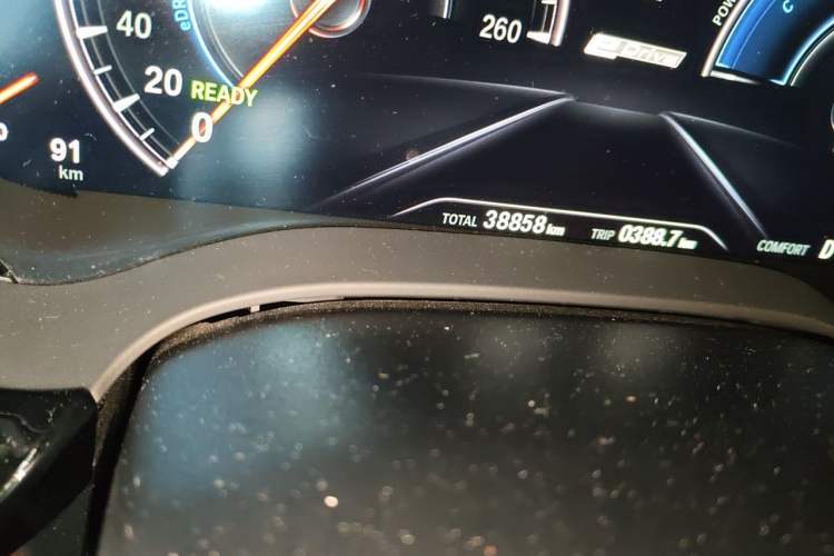 Used BMW 5 Series New Energy 2019 Updated Version 530Le Luxury Package Odometer Close Up