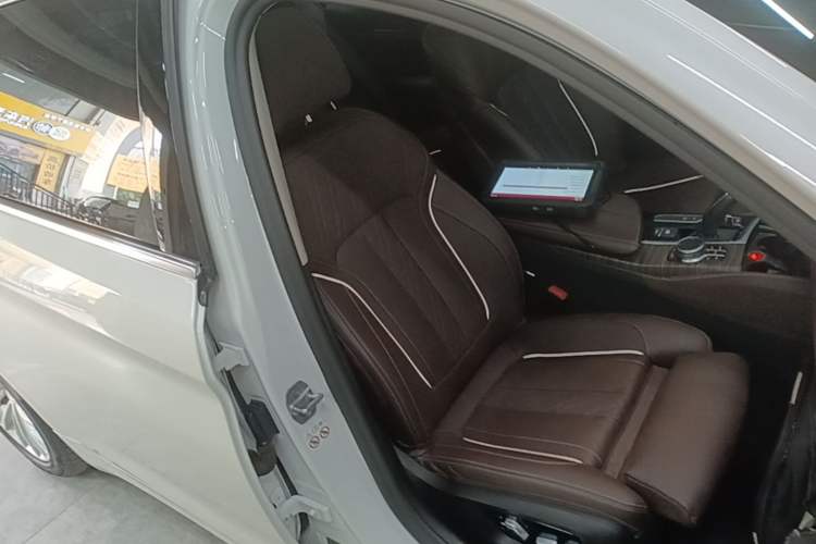 Used BMW 5 Series New Energy 2019 Updated 530Le Pioneer Edition Right Front Seat