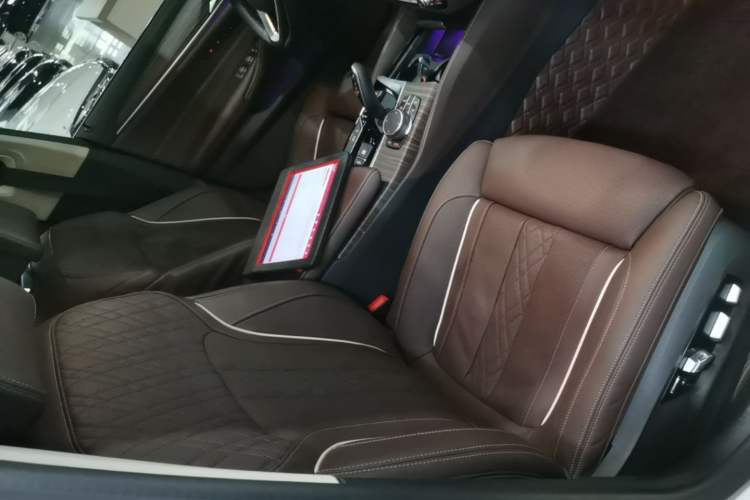 Used BMW 5 Series New Energy 2019 Updated 530Le Pioneer Edition Right Front Seat