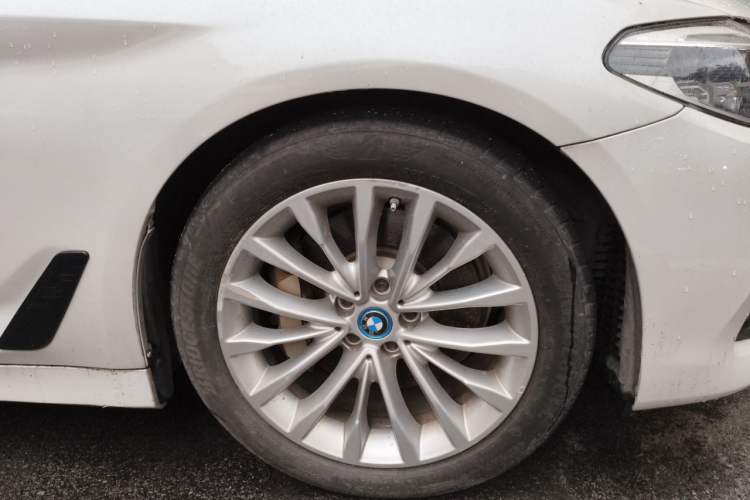 Used BMW 5 Series New Energy 2019 Updated Version 530Le Luxury Package Right Front Wheel Hub